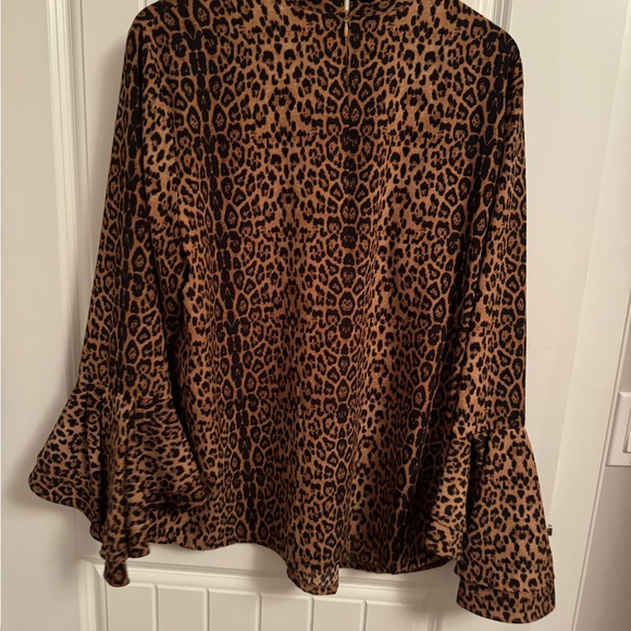 Animal print blouse size XL by Peter Nygard.Made in Indonesia - Picture 4 of 5